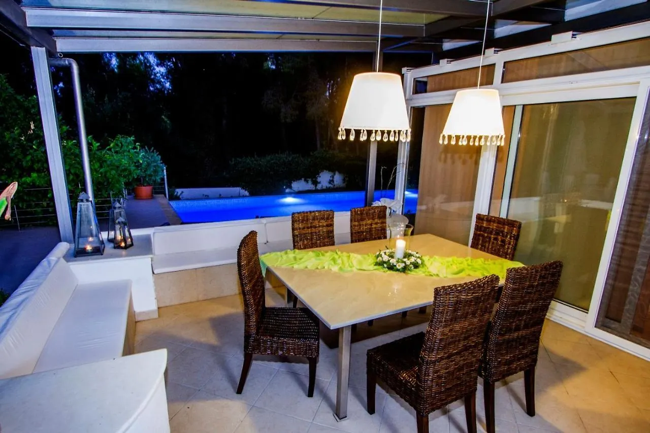 Muses Villas Resort 撒尼海滩